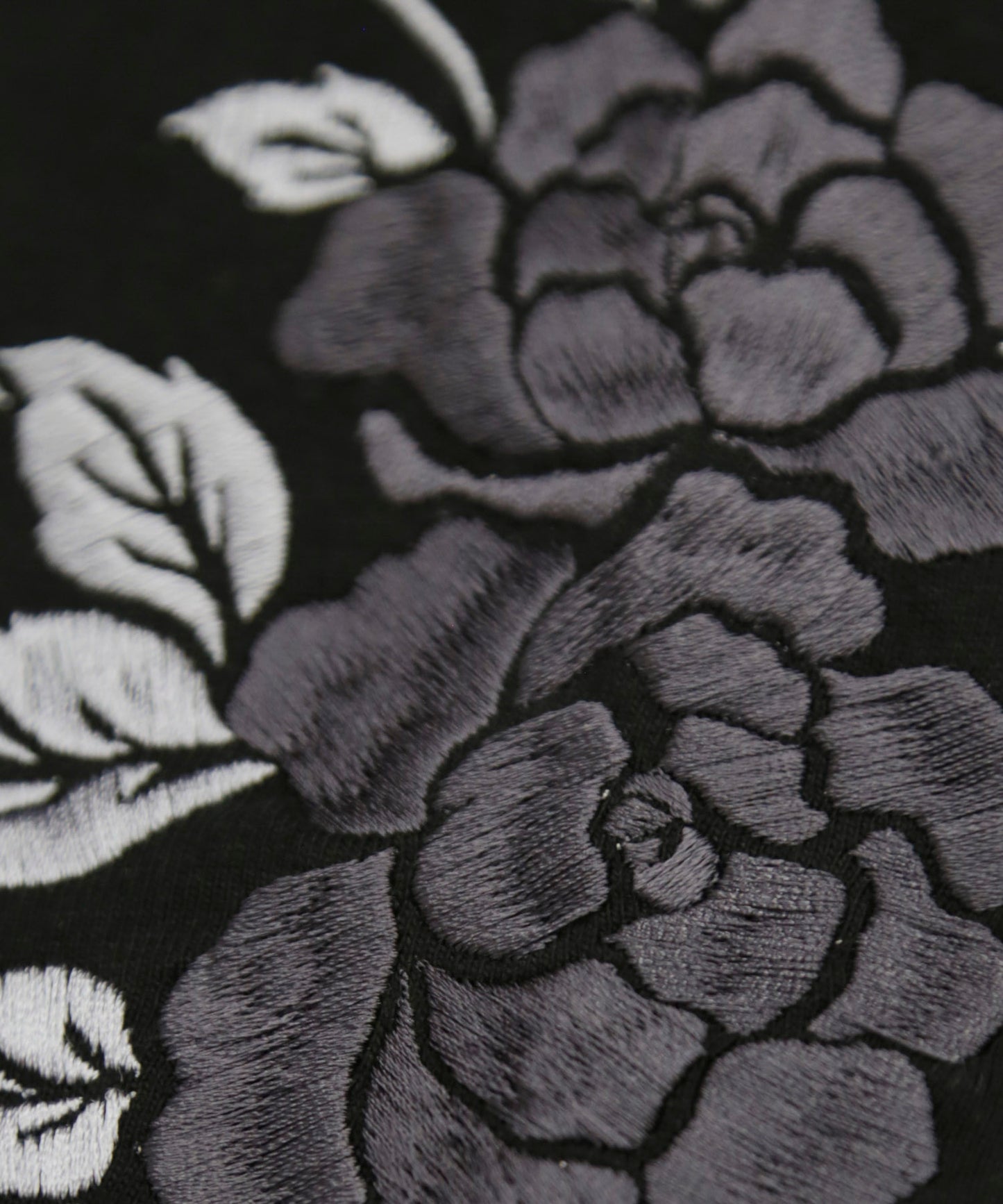 Monochrome Rose Embroidery T-Shirt[LEC1112]